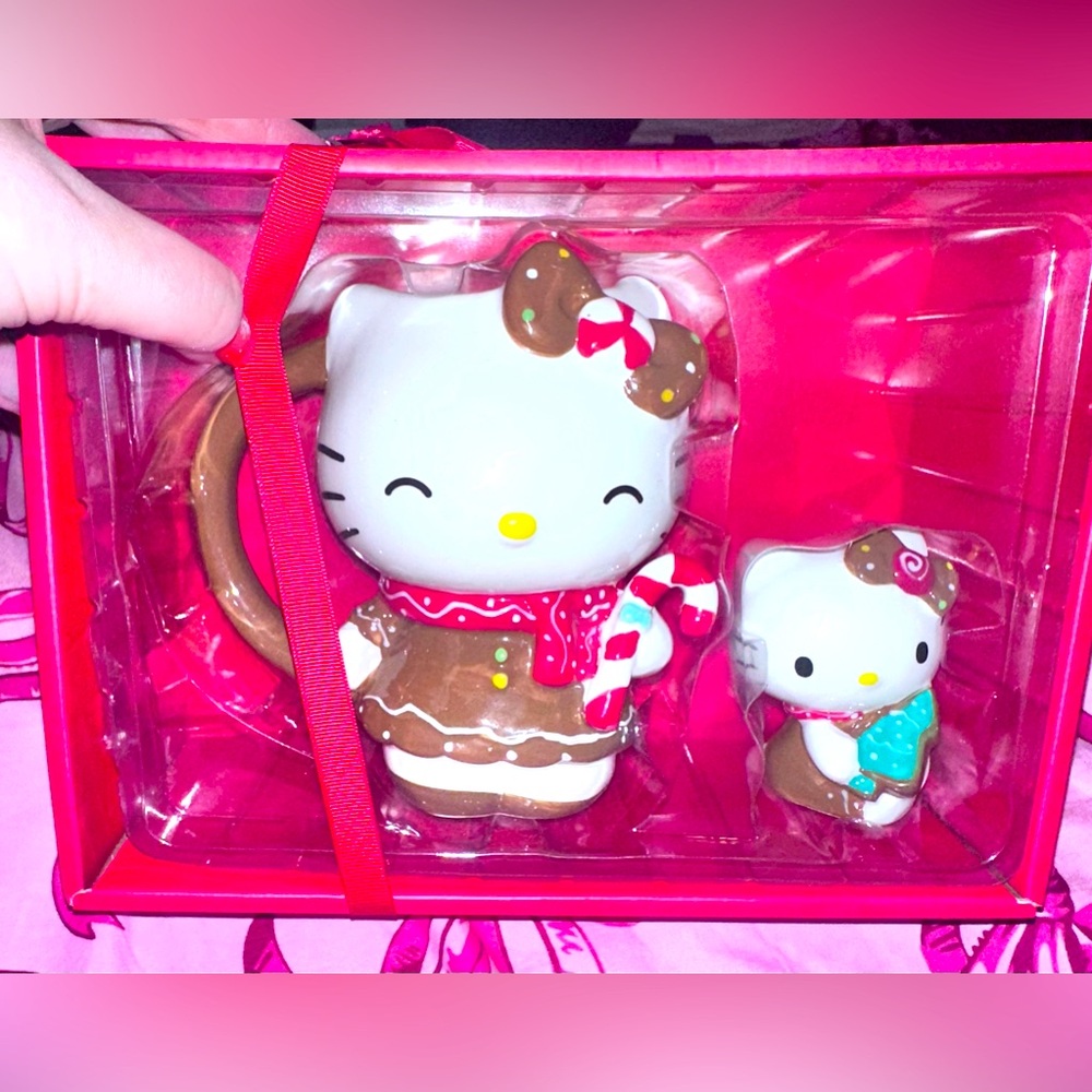 Hello kitty Christmas mug & figurine set
